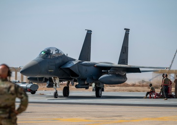 Royal Australian Air Force Commodore visits the 332nd AEW