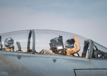 Royal Australian Air Force Commodore visits the 332nd AEW