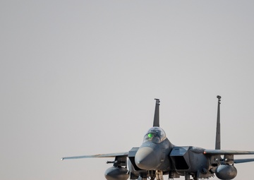 Royal Australian Air Force Commodore visits the 332nd AEW