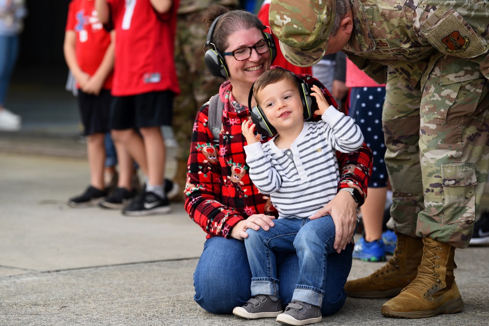 Santa Arrives for 169th Fighter Wing Winterfest 2021