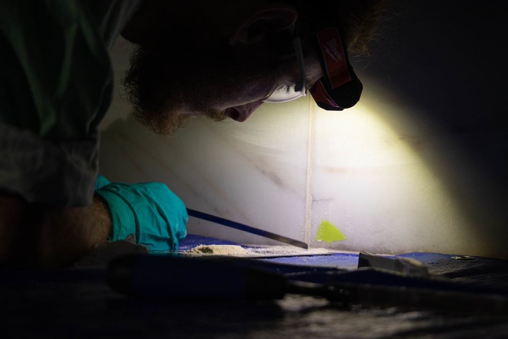 Architectural Conservation Steward Interns Perform Rehabilitation Work on the Tomb of the Unknown Soldier