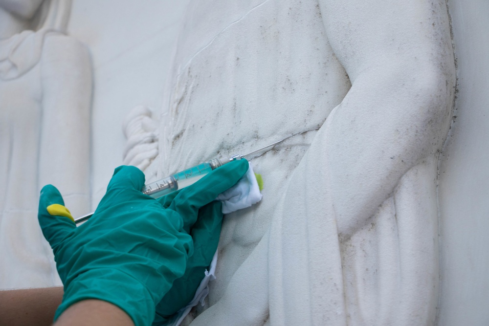 Architectural Conservation Steward Interns Perform Rehabilitation Work on the Tomb of the Unknown Soldier