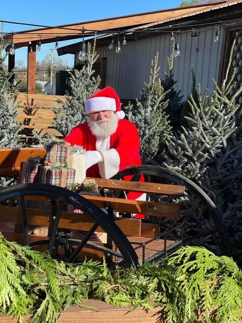 Santa Dave brings joy, helps create memories during holiday season