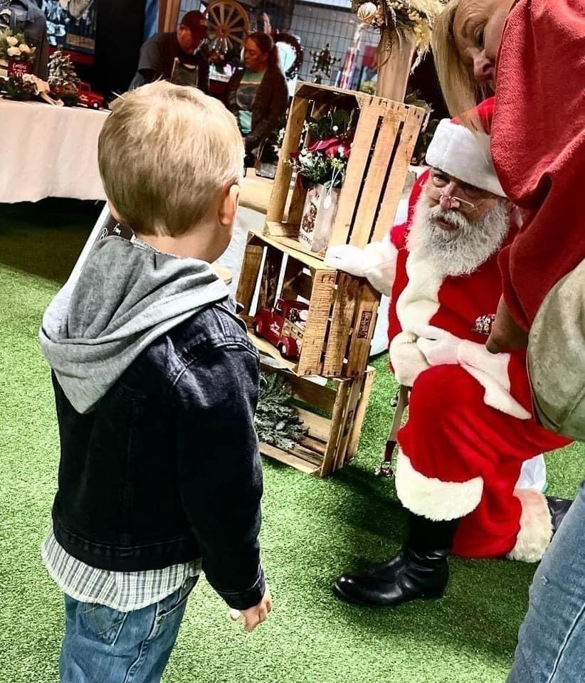 Santa Dave brings joy, helps create memories during holiday season