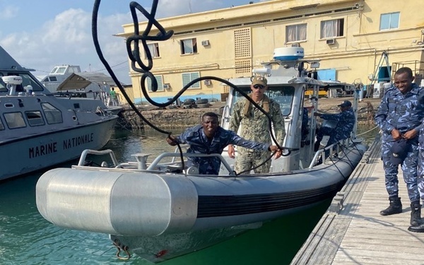 MSRON 10 trains Djiboutian Navy recruits [Image 5 of 5]