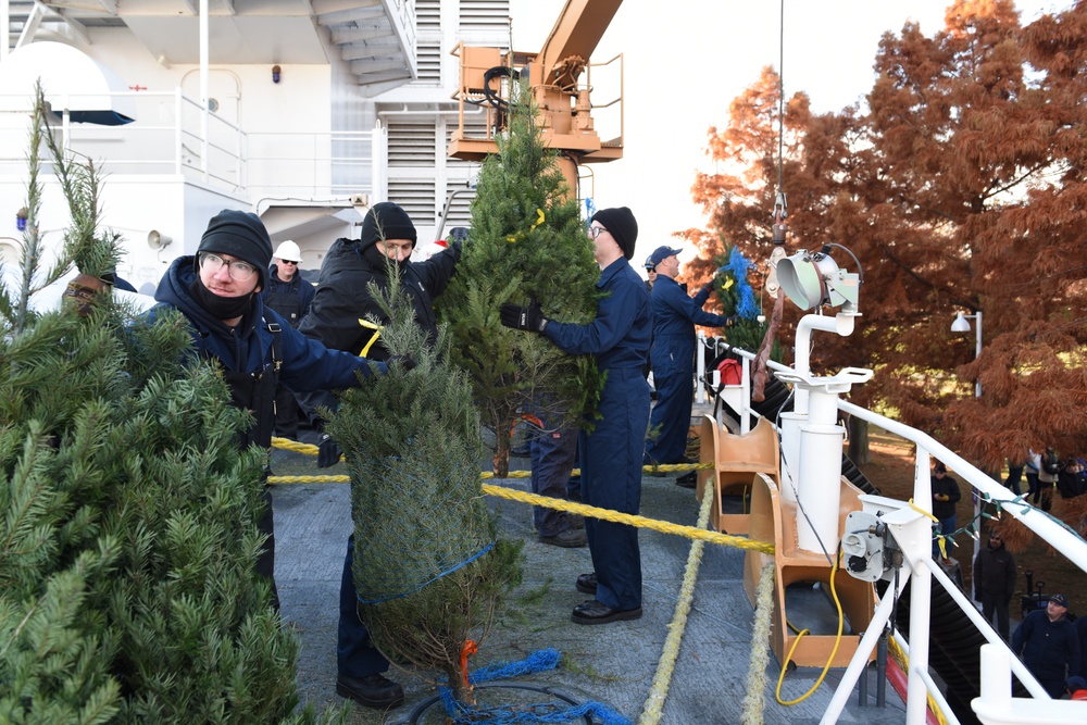 USCGC Mackinaw Christmas Ship