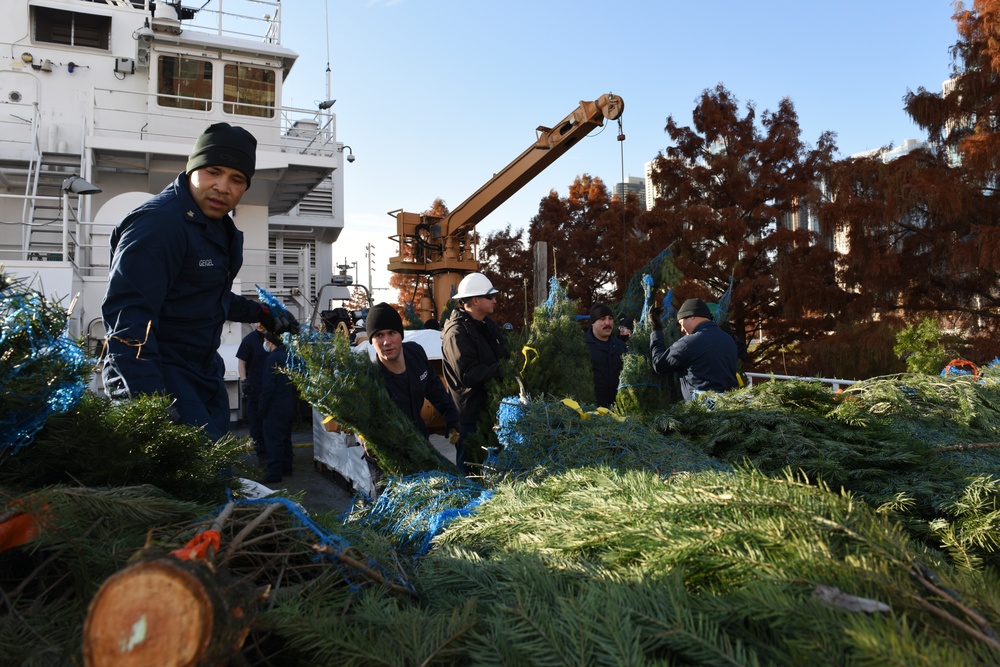 USCGC Mackinaw Christmas Ship