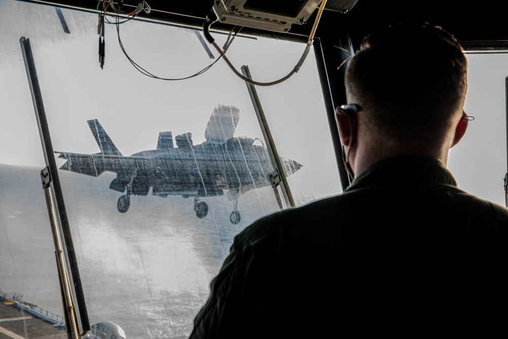 Major General Turner Visits USS Makin Island