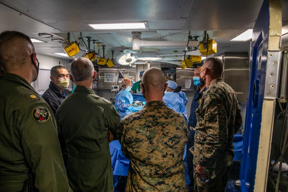 Major General Turner Visits USS Makin Island