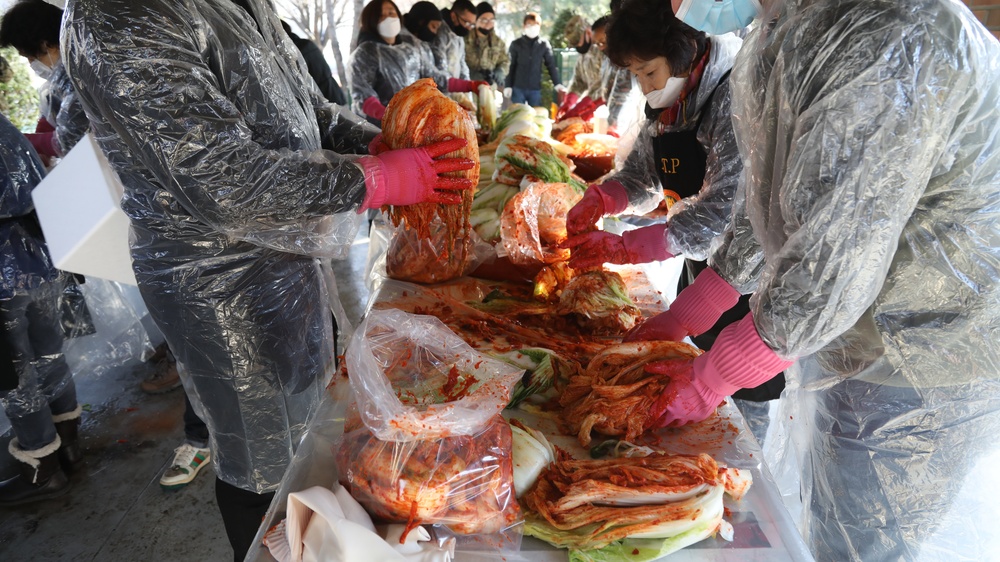 2ID Soldiers and good neighbor program makes 300 boxes of kimchi