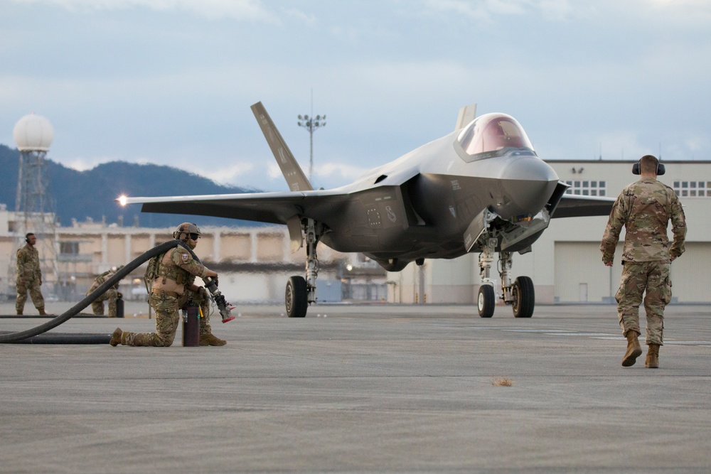 Air Force F-35’s conduct FARP at MCAS Iwakuni