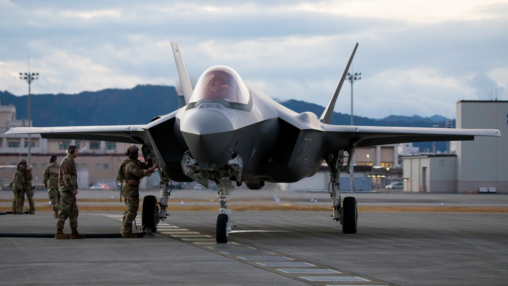 Air Force F-35’s conduct FARP at MCAS Iwakuni