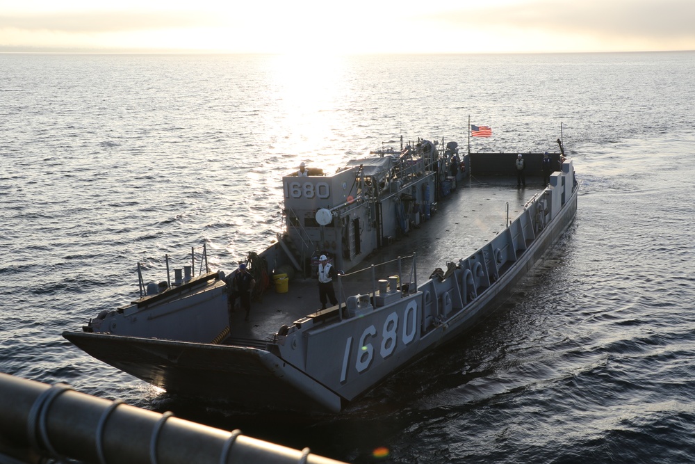 USS Harpers Ferry (LSD 49) Underway