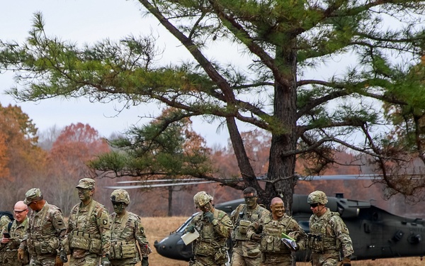 General Michael X. Garrett visits 101st Combat Aviation Brigade during Division Training Density