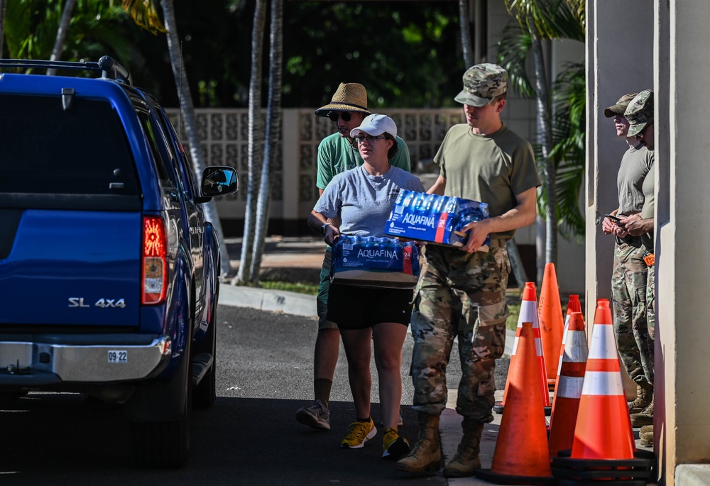 Military volunteers distribute water