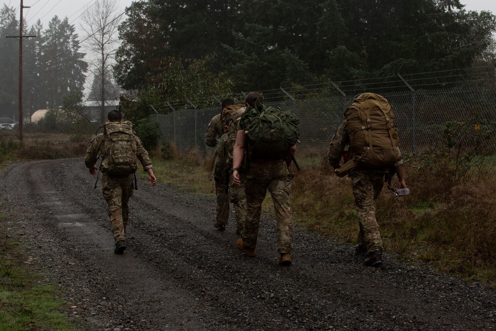 Soldiers with 1st SFG (A) compete in the Menton Team Competition