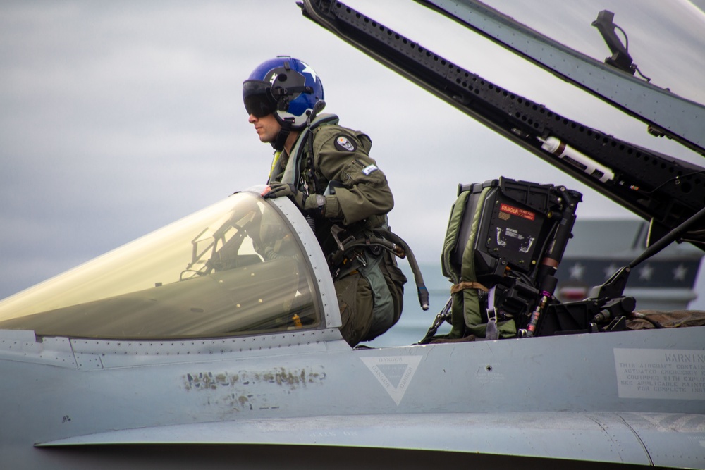 VMFA-112 Lands at Hyakuri Air Base