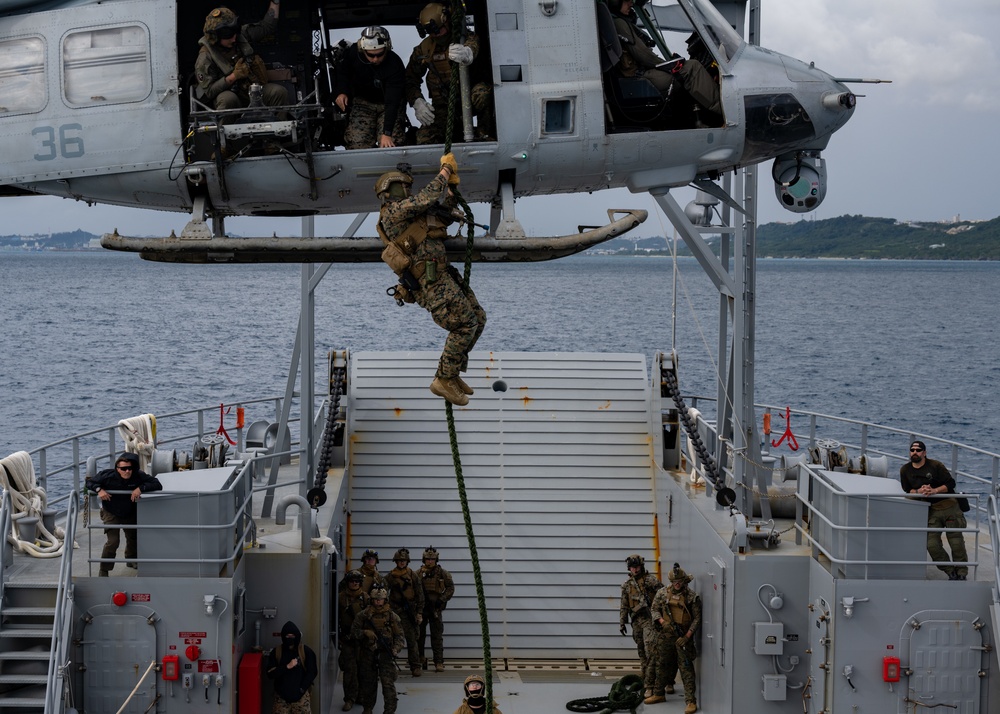 MARINES FAST ROPE ONTO USAV CALABOZA DURING VBSS TRAINING