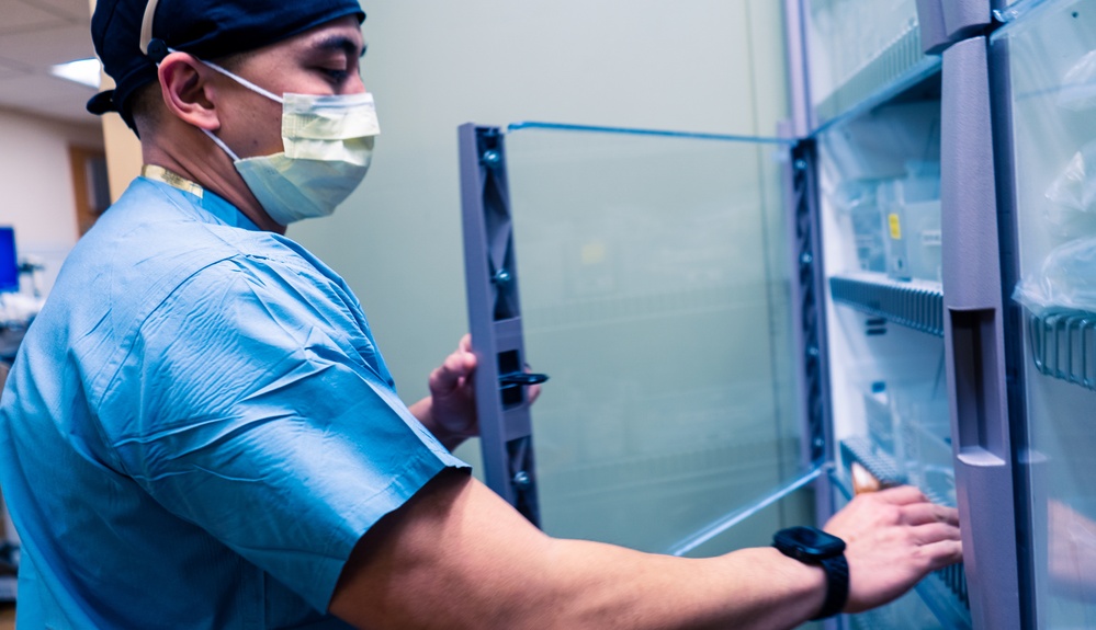 U.S. Army Officer Cares for Civilian Patient at Beaumont Hospital in Dearborn