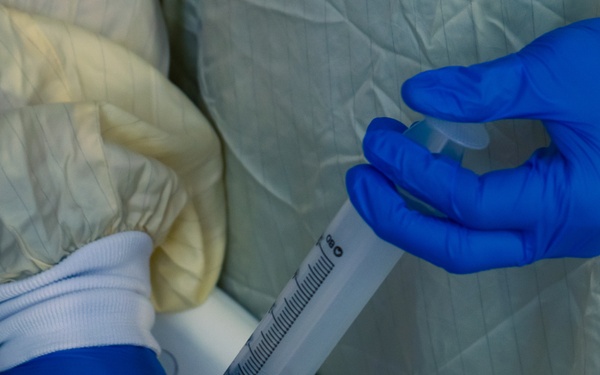 U.S. Army Officer Cares for Civilian Patient in Beaumont Hospital, Dearborn.