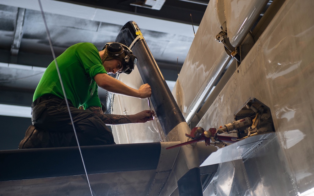 USS Carl Vinson (CVN 70) Sailor Conducts Maintenance