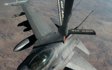 F-16 Fighting Falcons Aerial Refuel