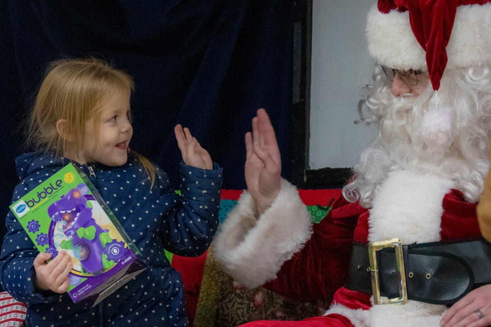 Marines deliver Toys for Tots in Alaska