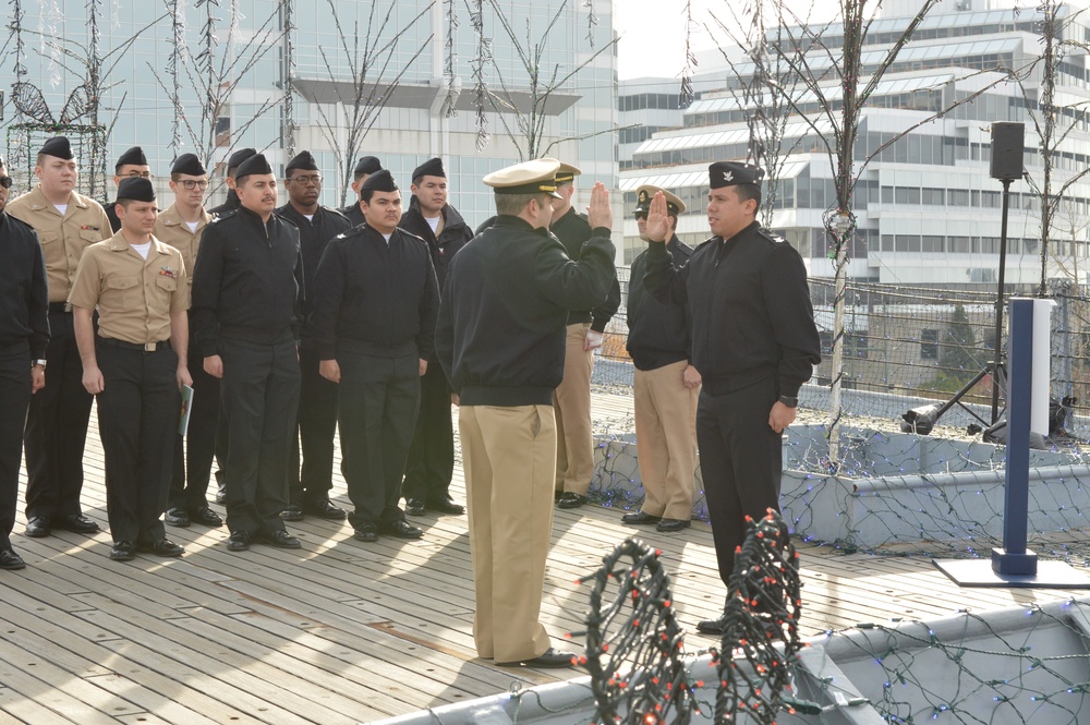 Naval Museum hosts a reenlistment ceremony