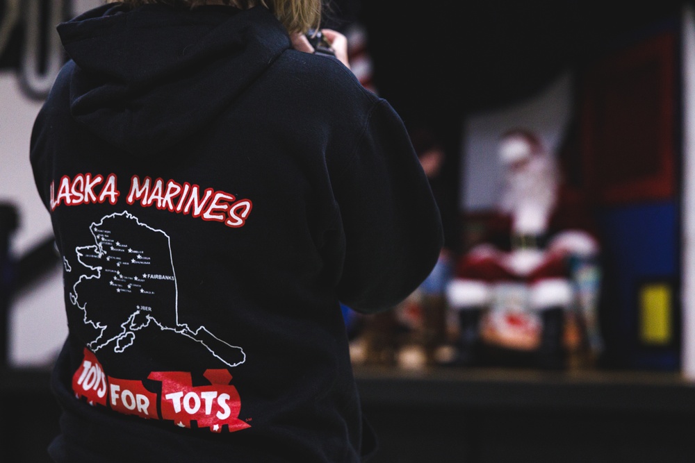 Marines deliver toys to Alaska villages