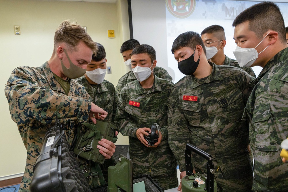 KMEP CBRN Exchange| 3d MLG Marines exchange CBRN cabilities with ROK Marines