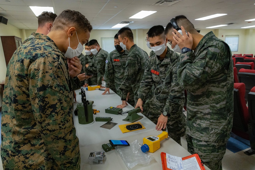 KMEP CBRN Exchange| 3d MLG Marines exchange CBRN cabilities with ROK Marines