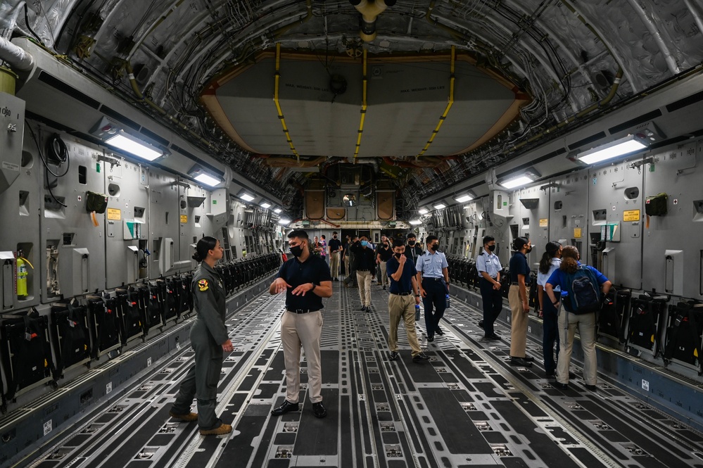 UH ROTC familiarized with 15WG/HIANG mission