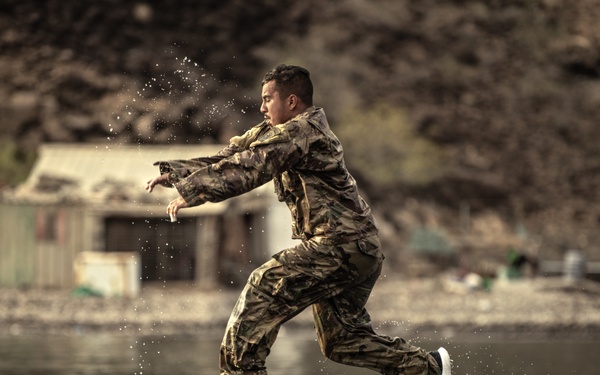 U.S. service members train in French Desert Commando Course in Africa