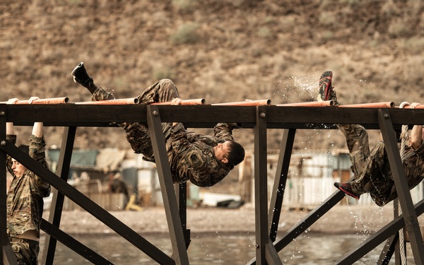 U.S. service members train in French Desert Commando Course in Africa