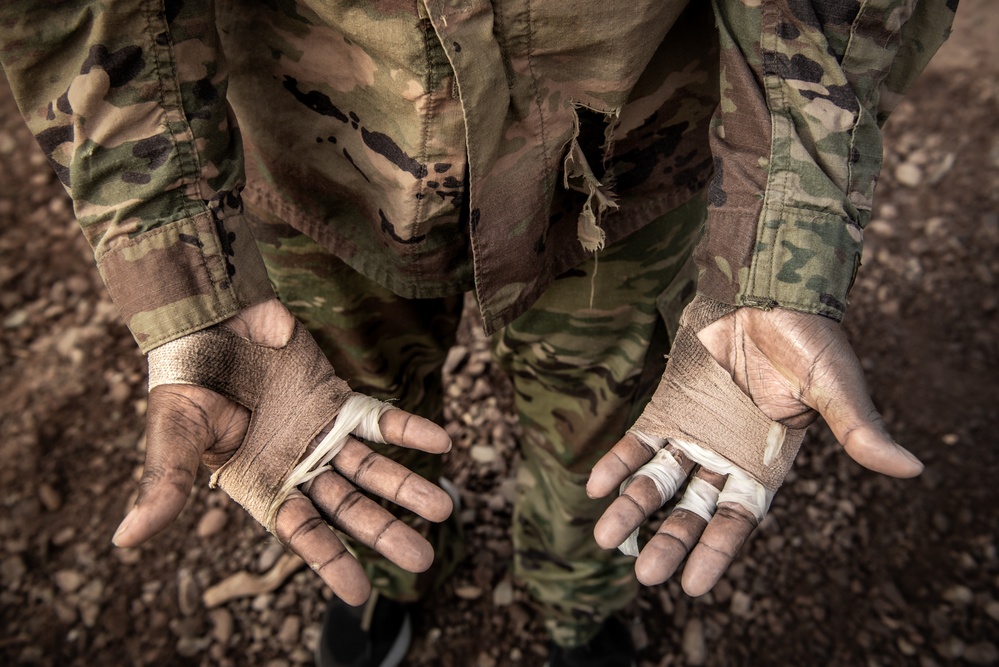 U.S. service members train in French Desert Commando Course in Africa