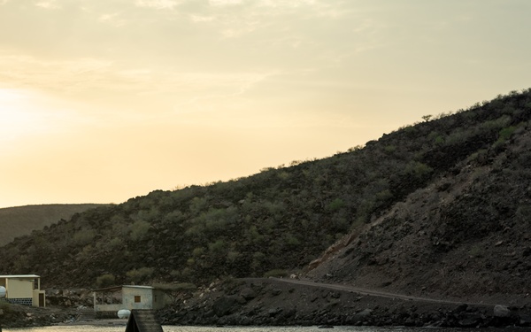 U.S. service members train in French Desert Commando Course in Africa