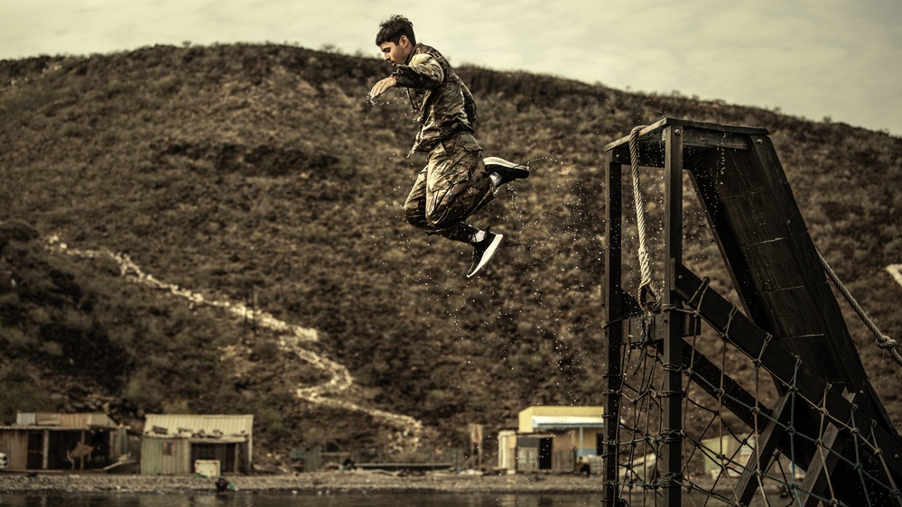 U.S. service members train in French Desert Commando Course in Africa