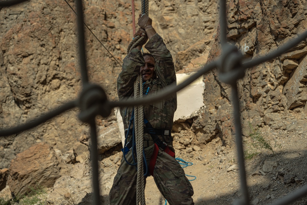 U.S. service members train in French Desert Commando Course in Africa