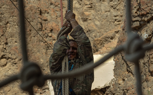U.S. service members train in French Desert Commando Course in Africa