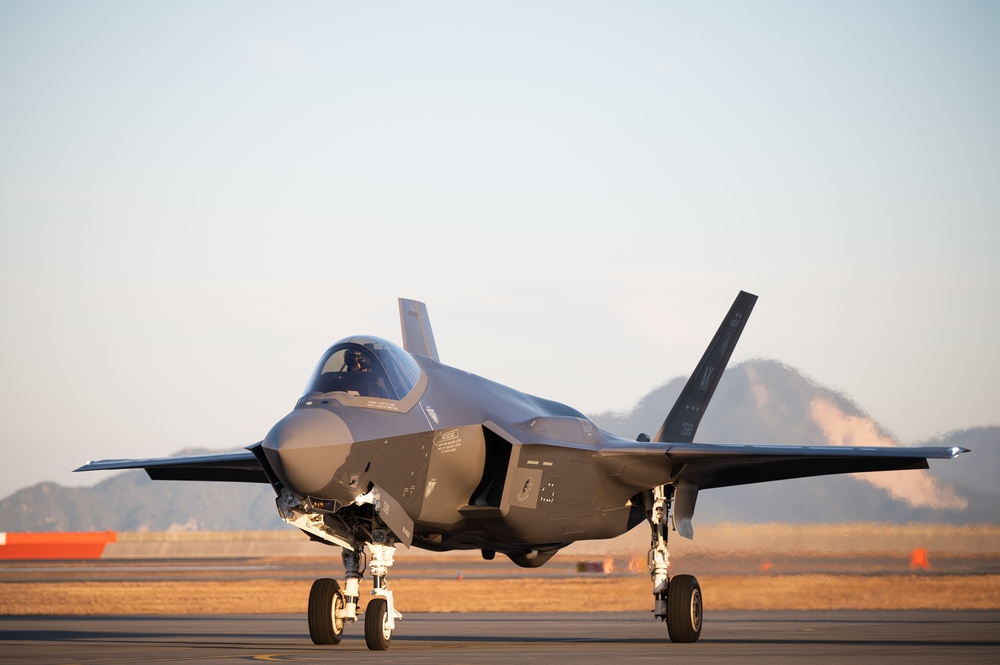 354th AEW F-35A Lightning II weapons loading during Iron Dagger