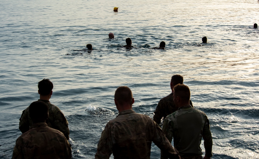 U.S. service members train in French Desert Commando Course in Africa