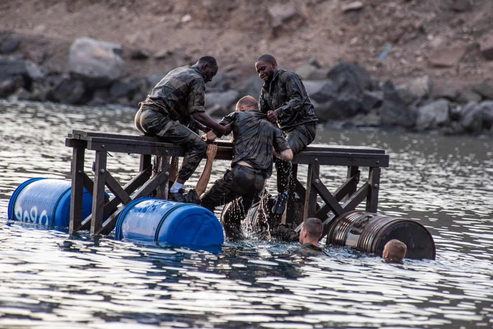 U.S. service members train in French Desert Commando Course in Africa