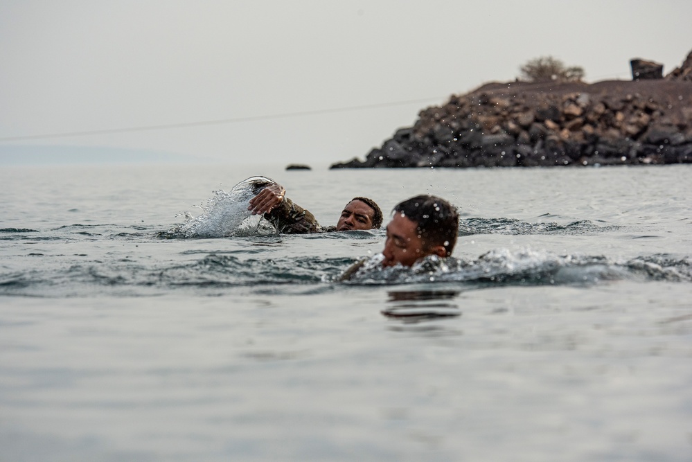 U.S. service members train in French Desert Commando Course in Africa