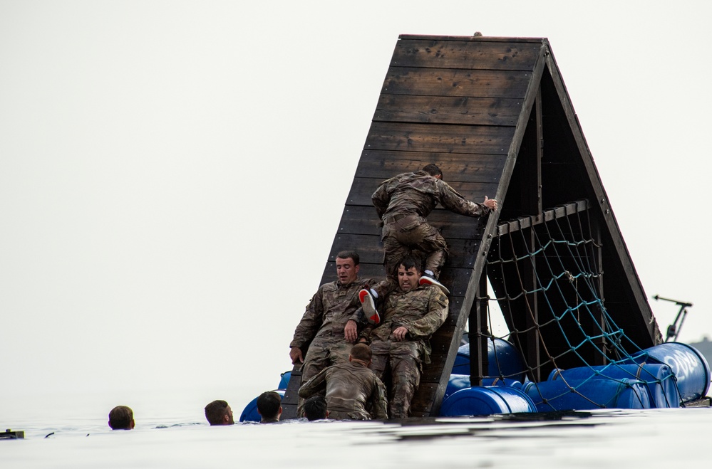 U.S. service members train in French Desert Commando Course in Africa