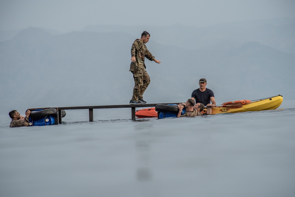 U.S. service members train in French Desert Commando Course in Africa