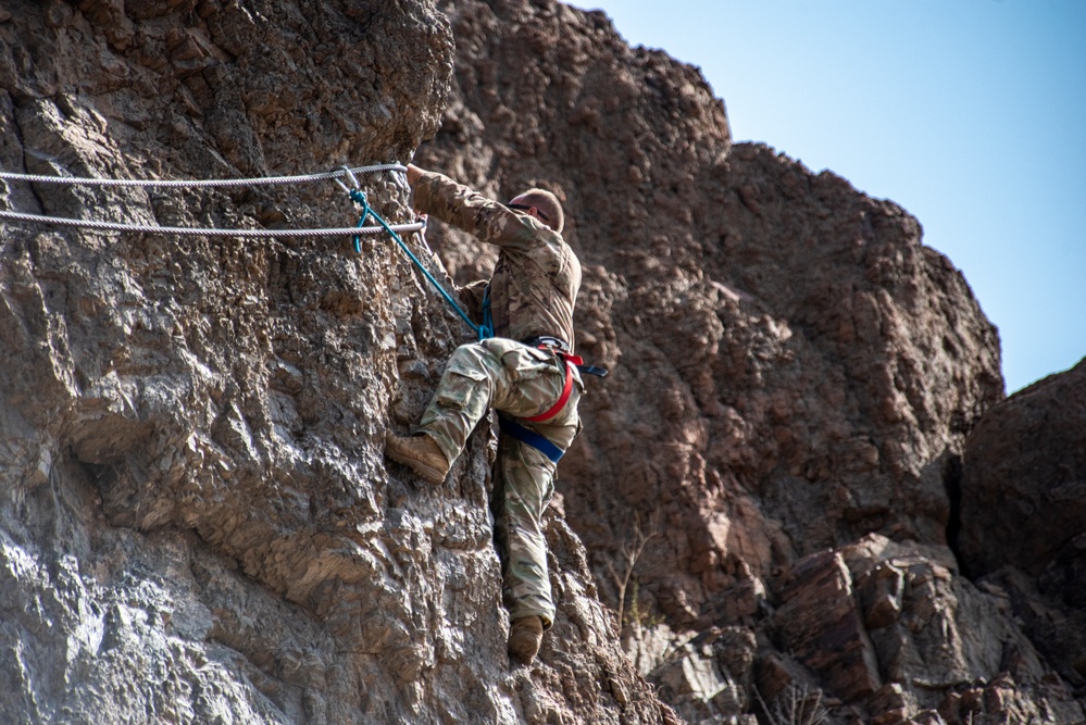 U.S. service members train in French Desert Commando Course in Africa