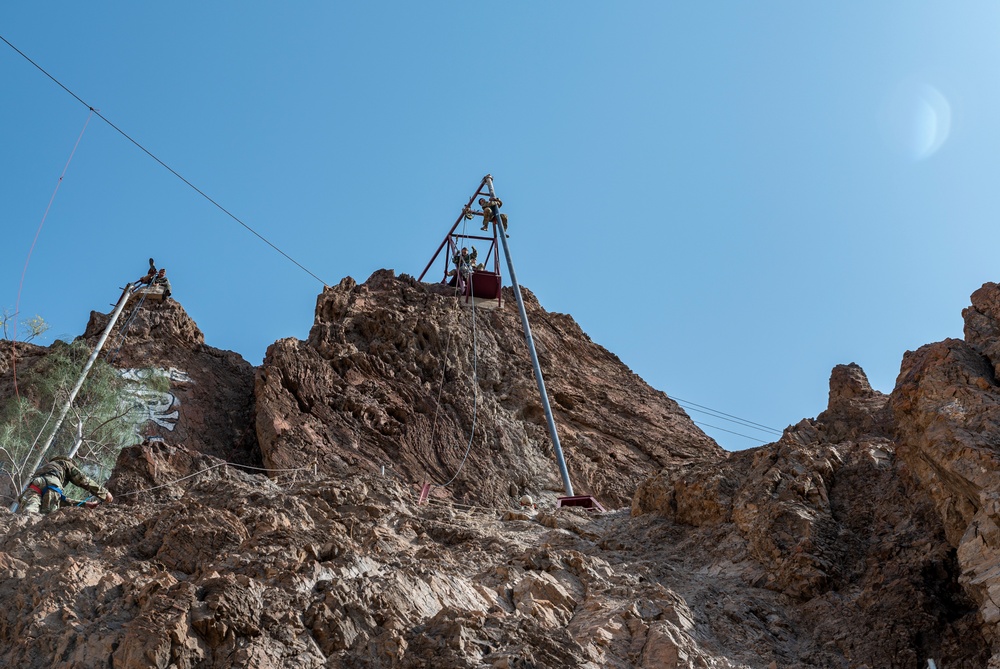 U.S. service members train in French Desert Commando Course in Africa