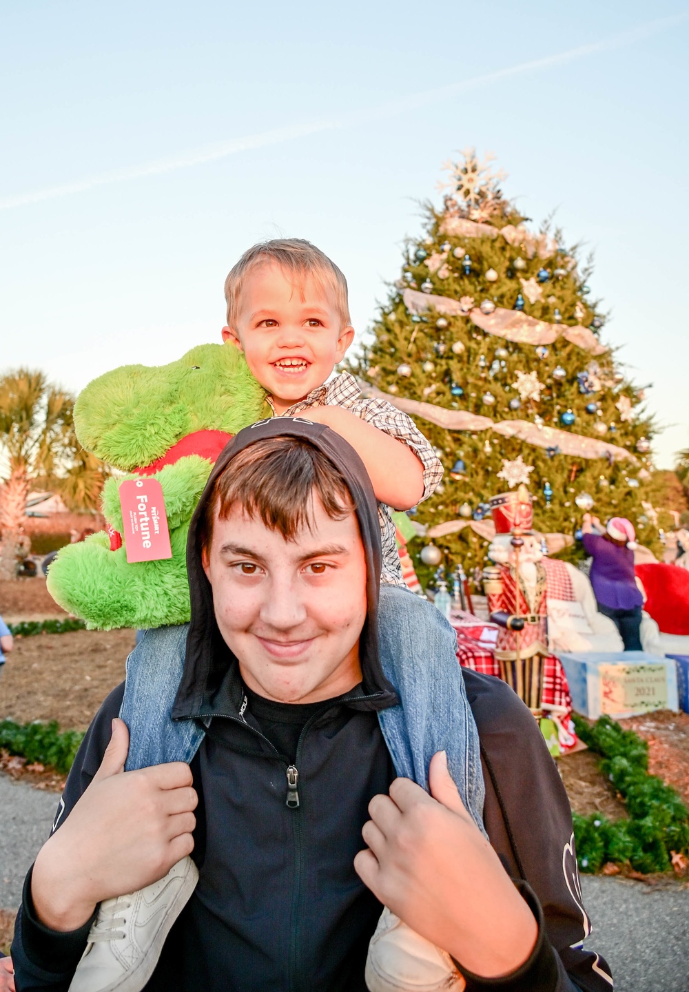 Fort Jackson celebrates joy of the season during tree lighting