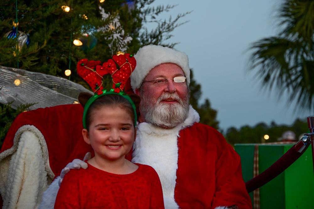 Fort Jackson celebrates joy of the season during tree lighting