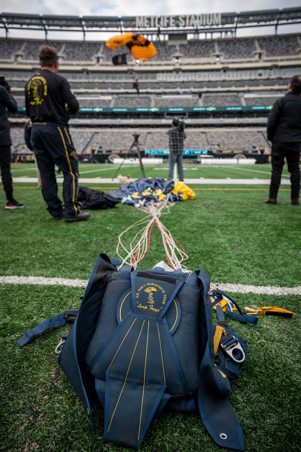 The Leap Frogs practice jump for the Army-Navy game